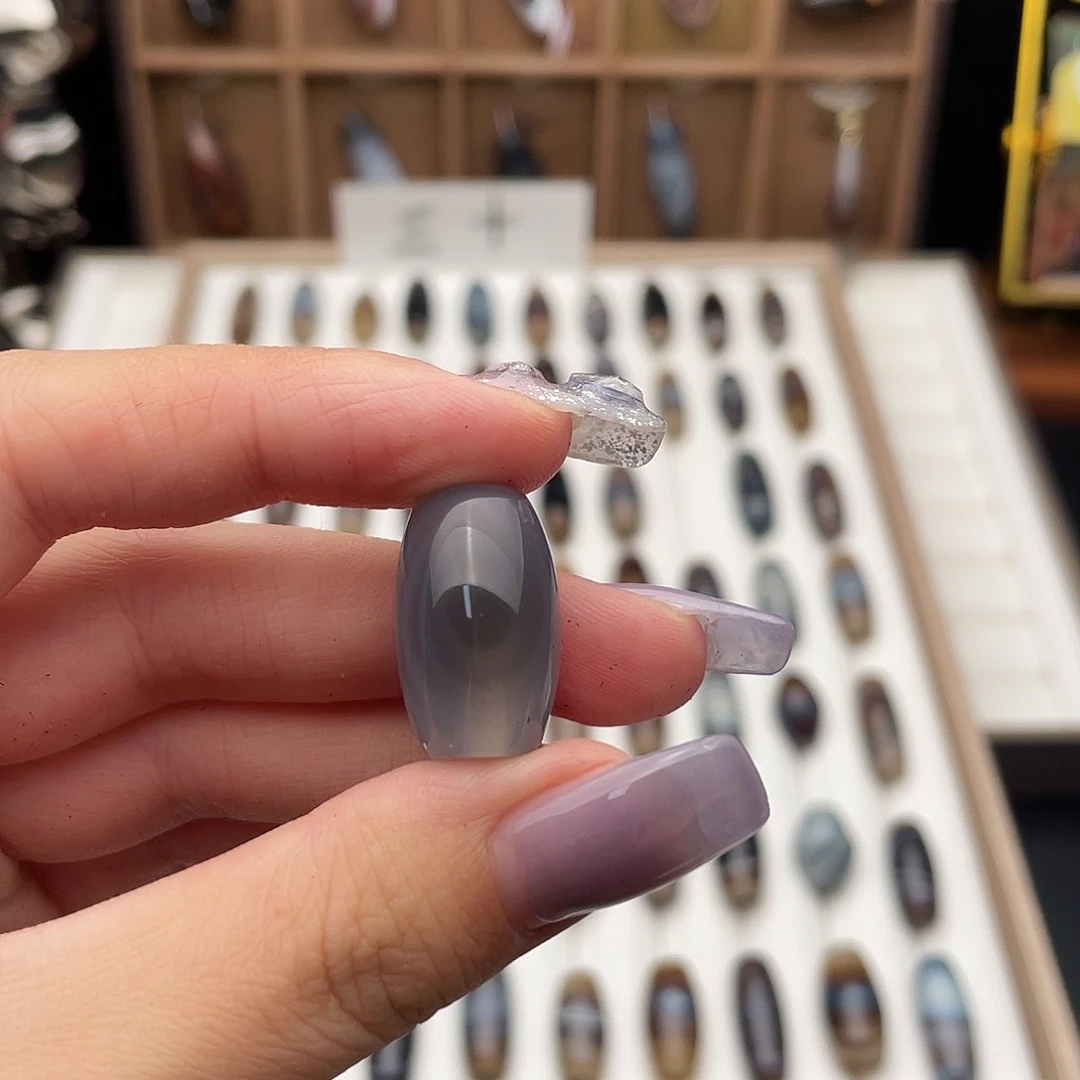 玛瑙/玉髓颈饰合金薇**品