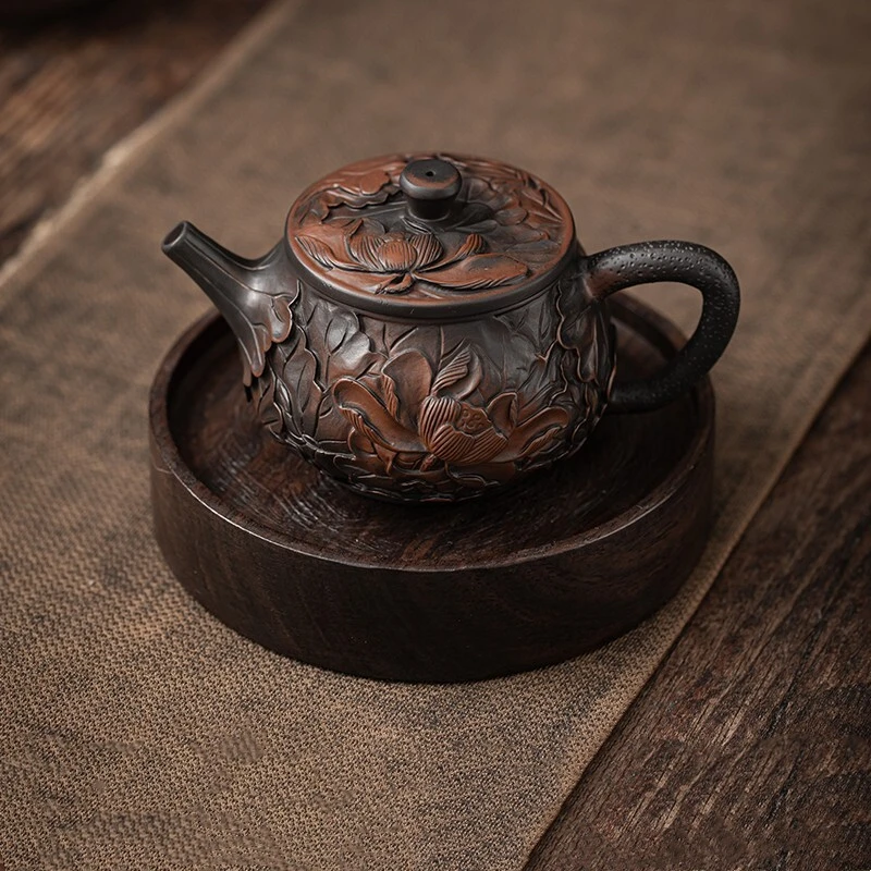 云南建水紫陶手工堆雕莲花仿古壶