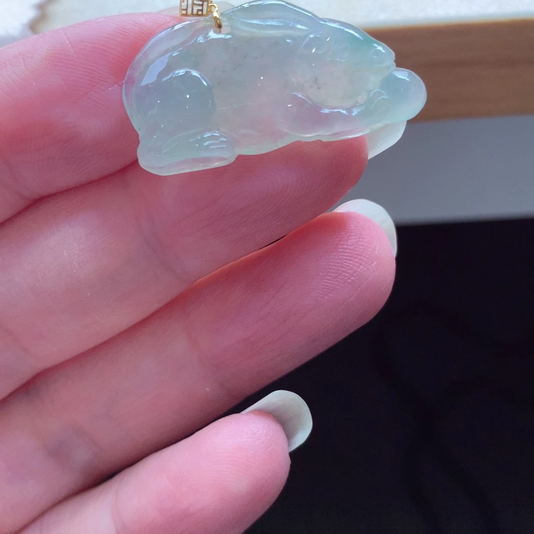 翡翠18K金镶嵌颈饰吊坠