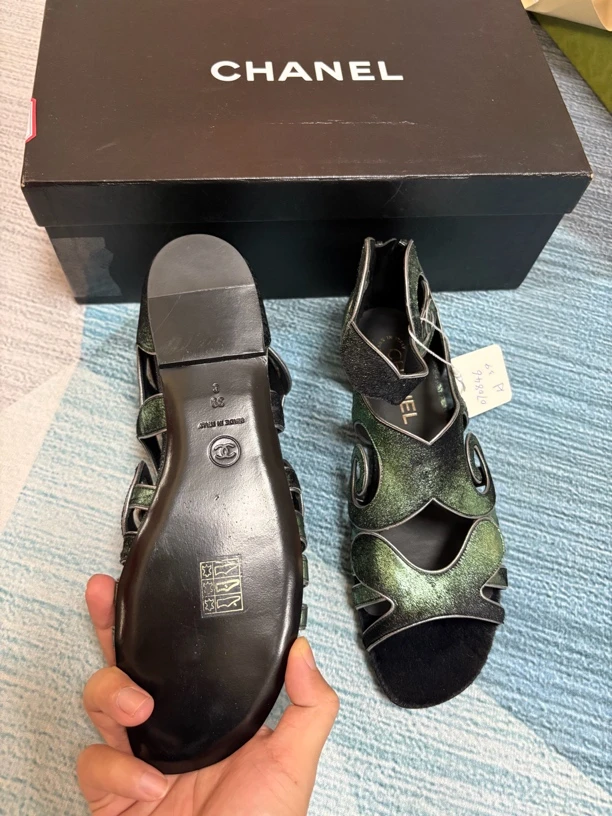 未使用 Chanel/香奈儿 香奈儿墨绿色花纹凉鞋三九码【专属】