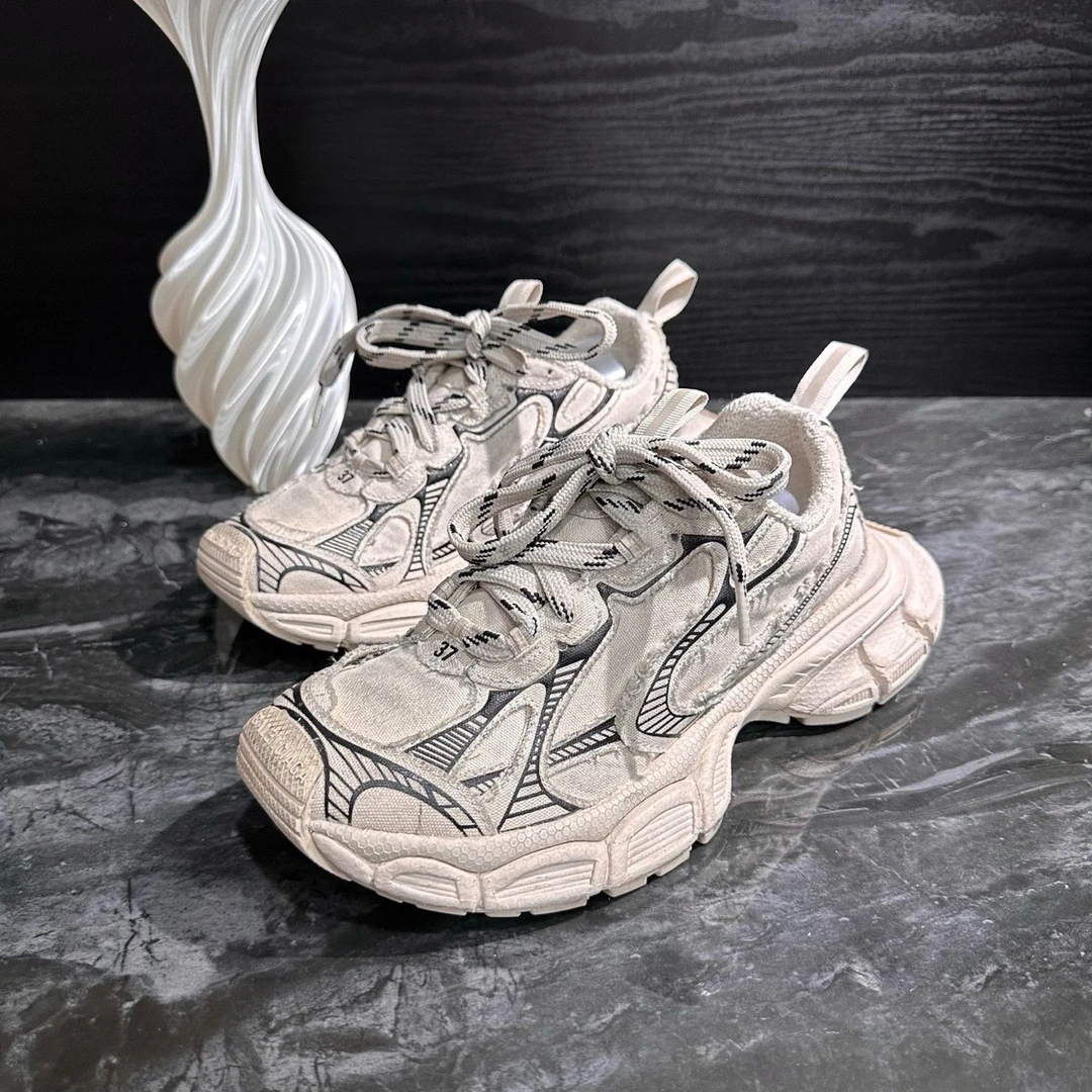 95新 Balenciaga/巴黎世家 1657/37码/做旧米白色3Xl休闲鞋