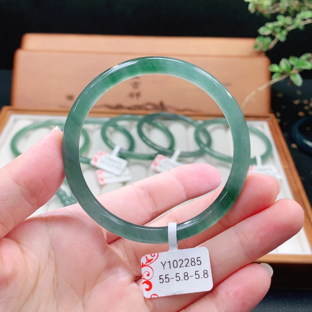 翡翠手镯（圆镯）未镶嵌
