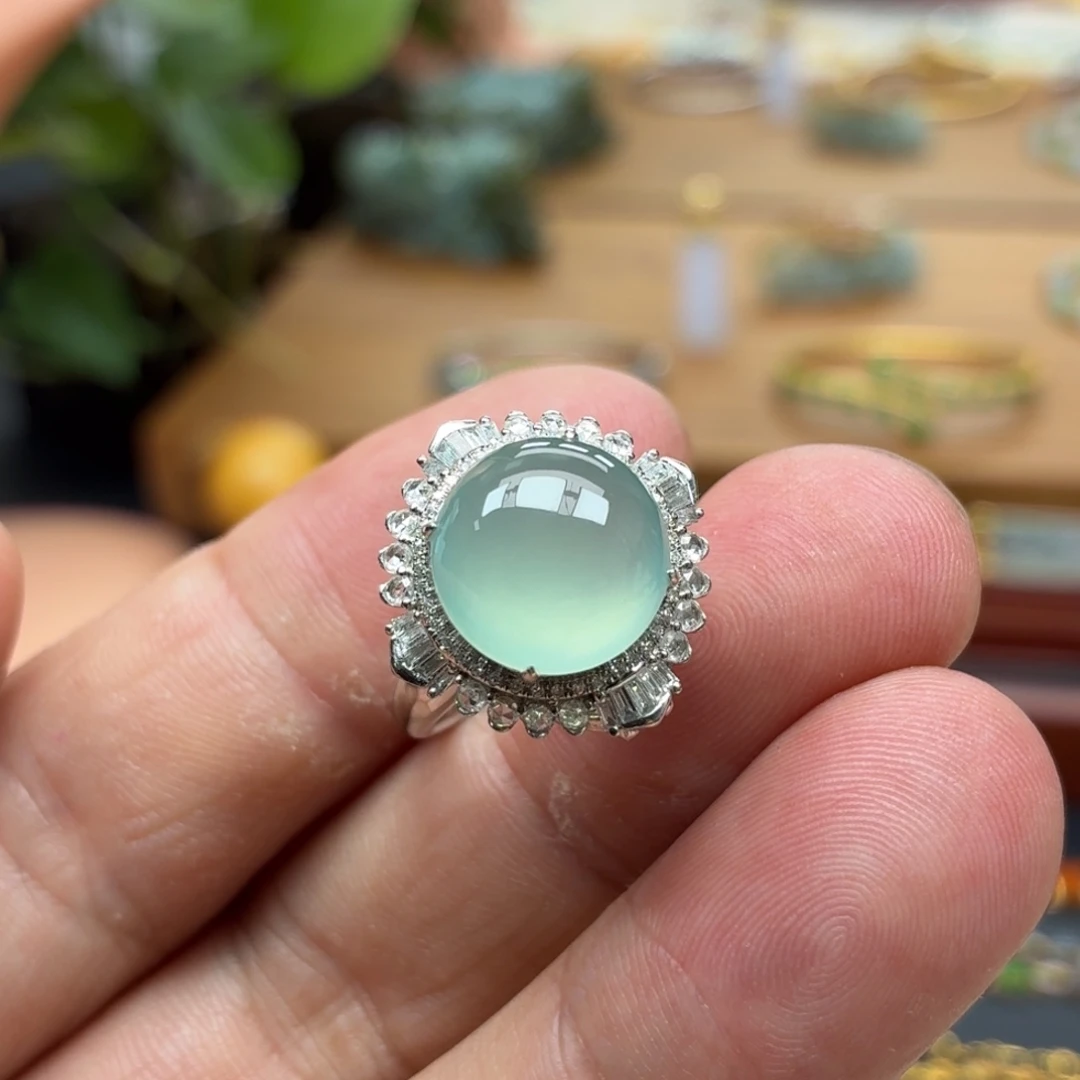 翡翠18K金镶嵌戒指