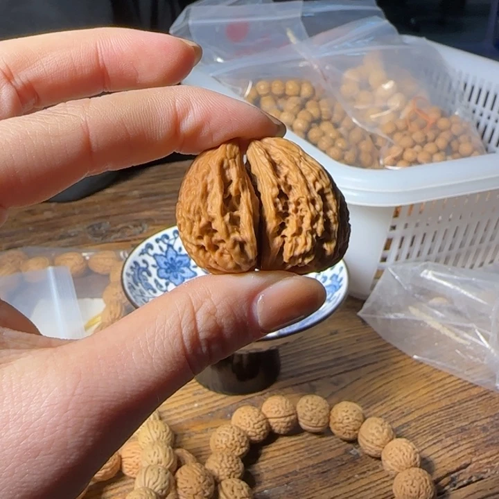 吊坠桃核南疆佛抱子