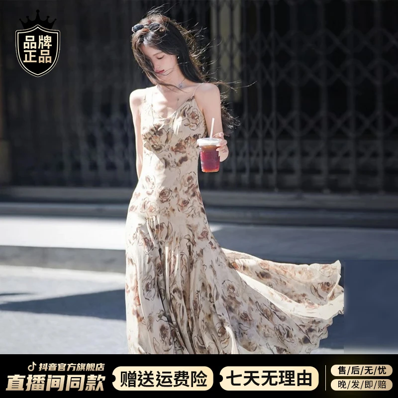 海边度假风漂亮掐腰吊带连衣裙女早秋2025新款高级感碎花收腰长裙