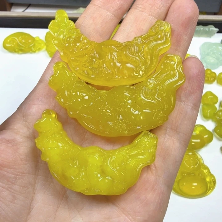 蛇纹石玉未镶嵌颈饰红*岸