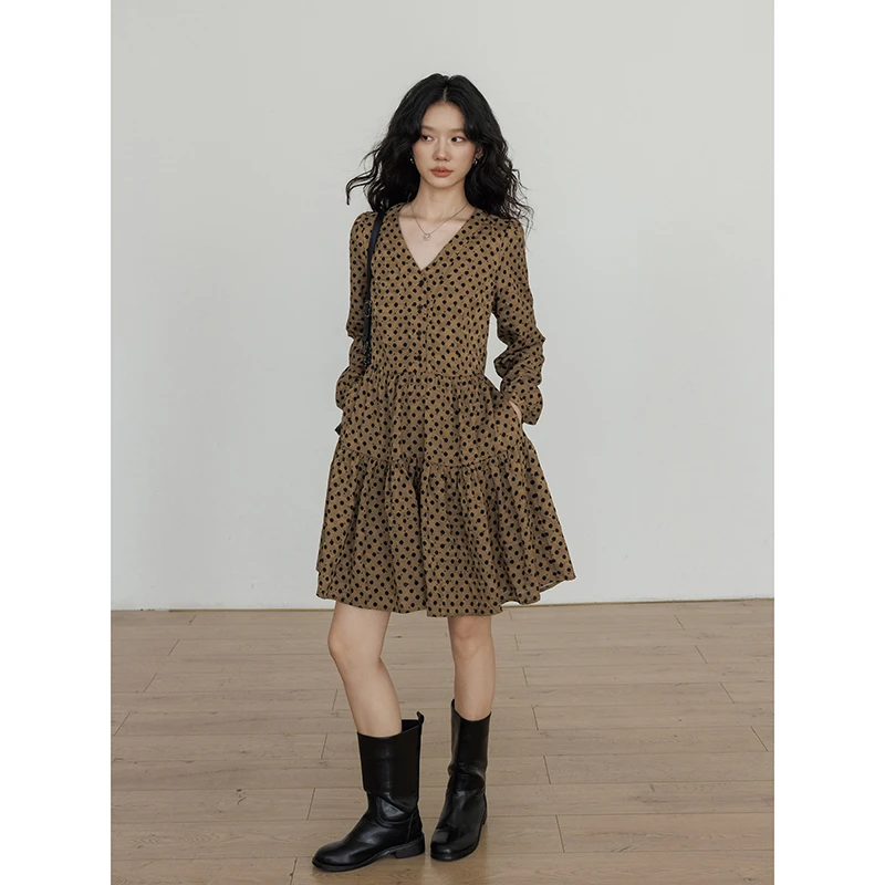 vastand维尚 秋季v领复古波点长袖连衣裙老钱风气质显瘦裙子女
