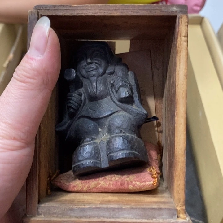 花***聊中古品有微瑕，谨慎入手
