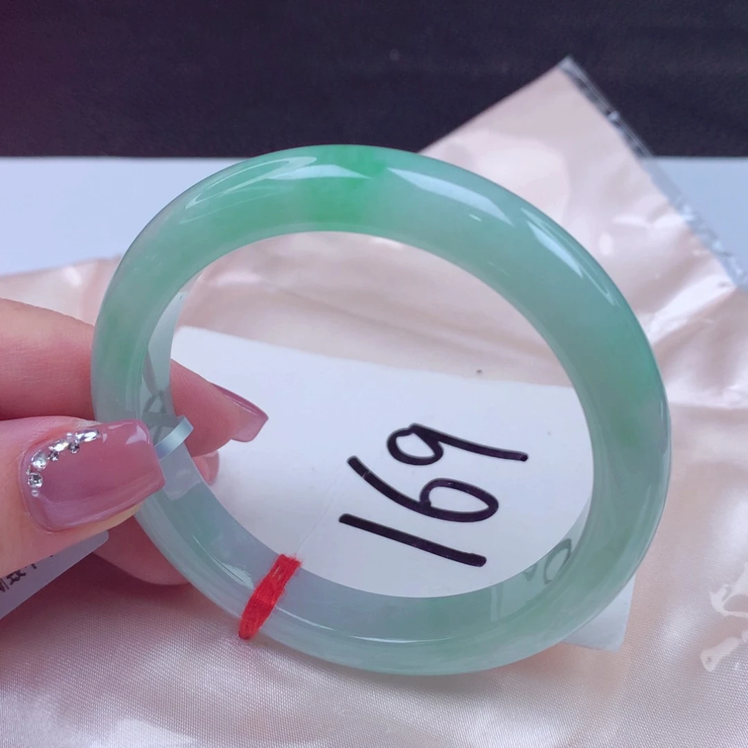 翡翠手镯未镶嵌翡翠57