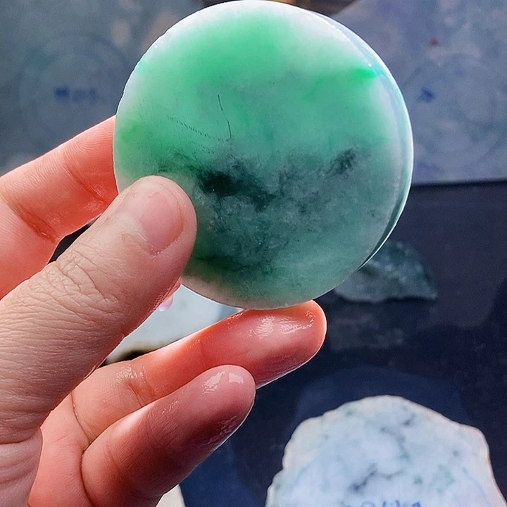 翡翠未镶嵌颈饰毛料6