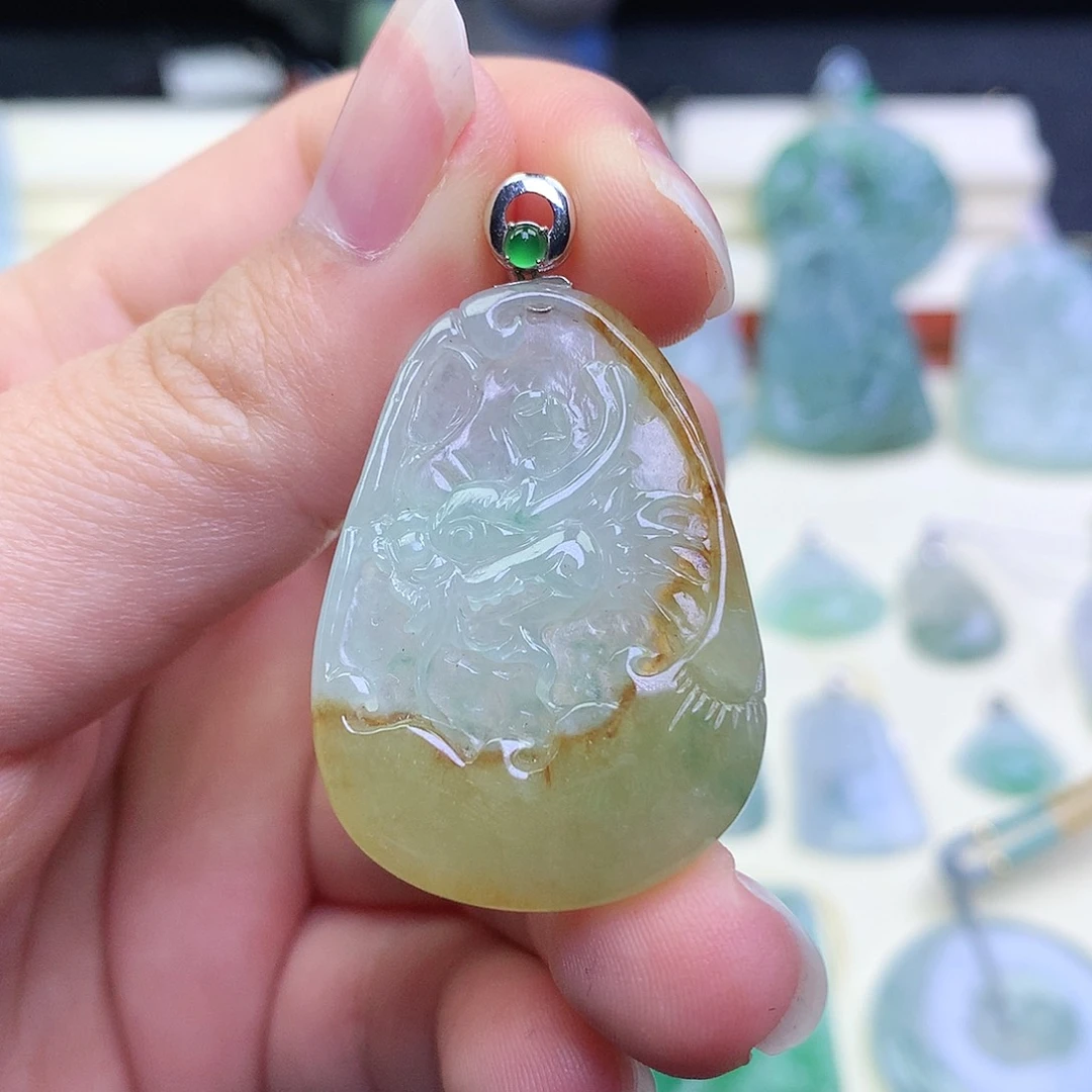 翡翠颈饰18K金镶嵌吊坠