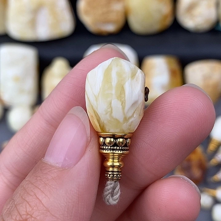 琥珀未镶嵌裸石13三通c165