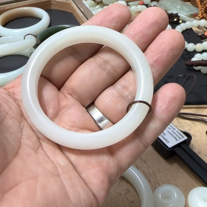 o***r和田玉手镯未镶嵌