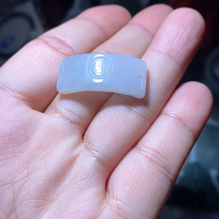 翡翠吊坠(赠链)未镶嵌