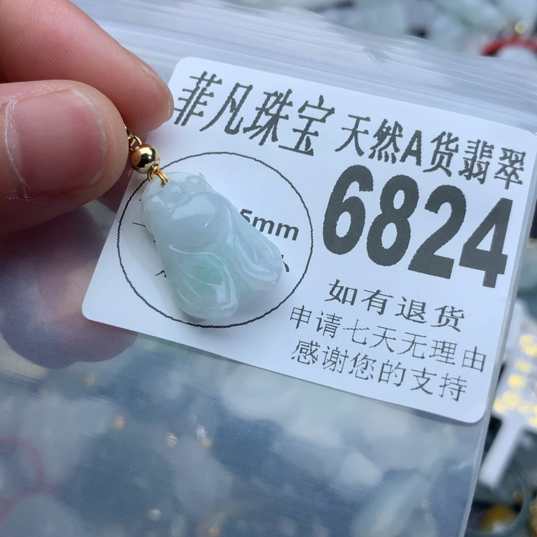 翡翠颈饰未镶嵌6824。