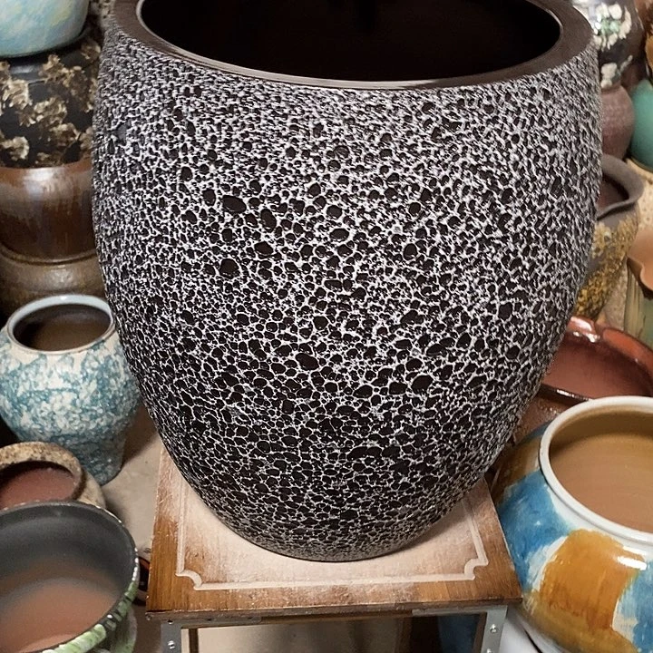 紫砂花盆口32高度42龙蛋黑………