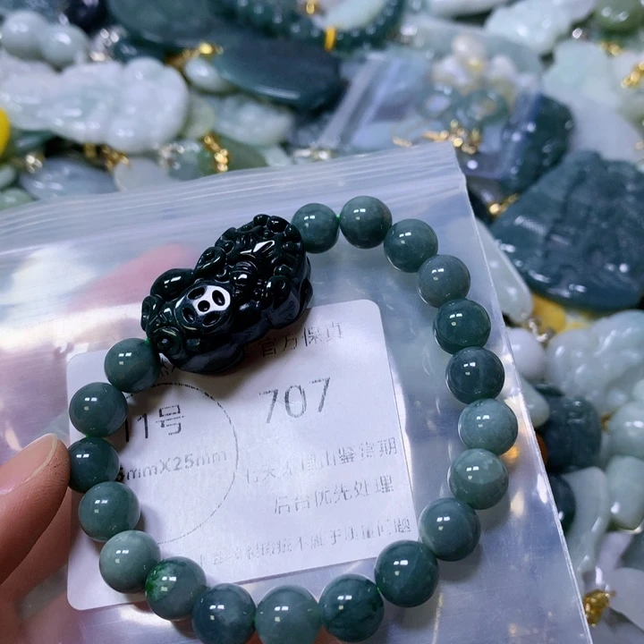 翡翠颈饰未镶嵌翡翠