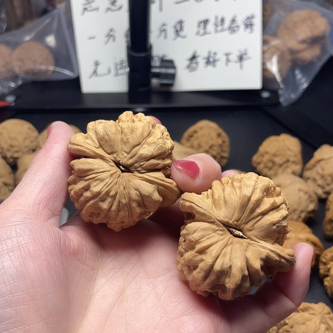 文玩核桃吊坠我*牛龙鼎