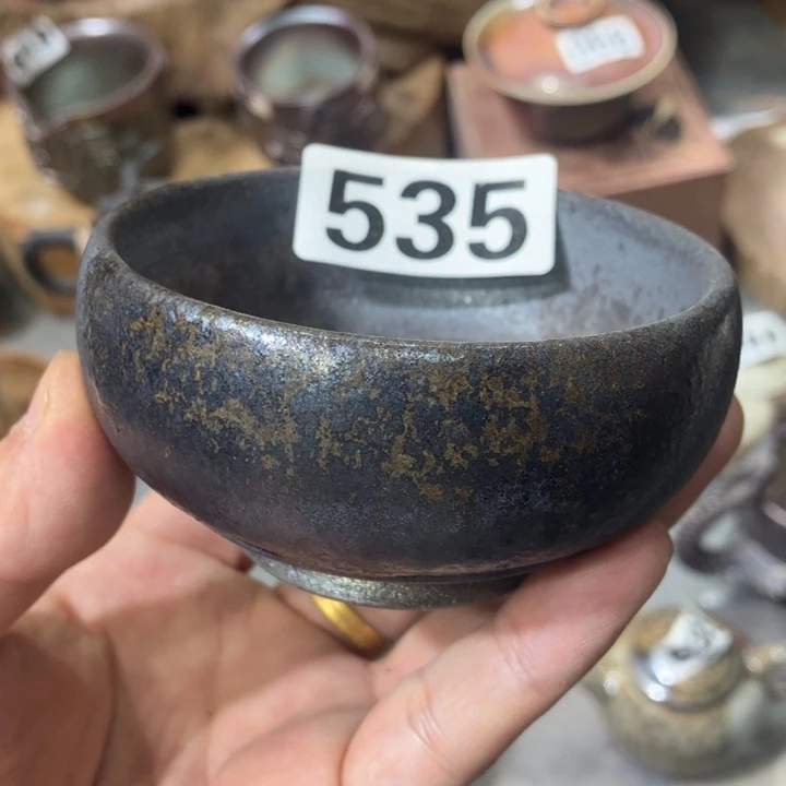 在家里面的人物就是