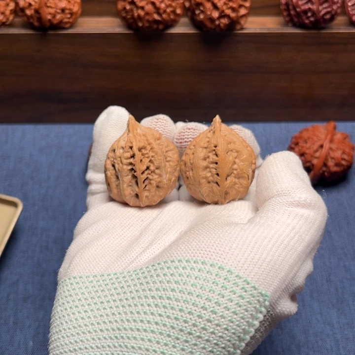 *****文玩核桃把件秋子