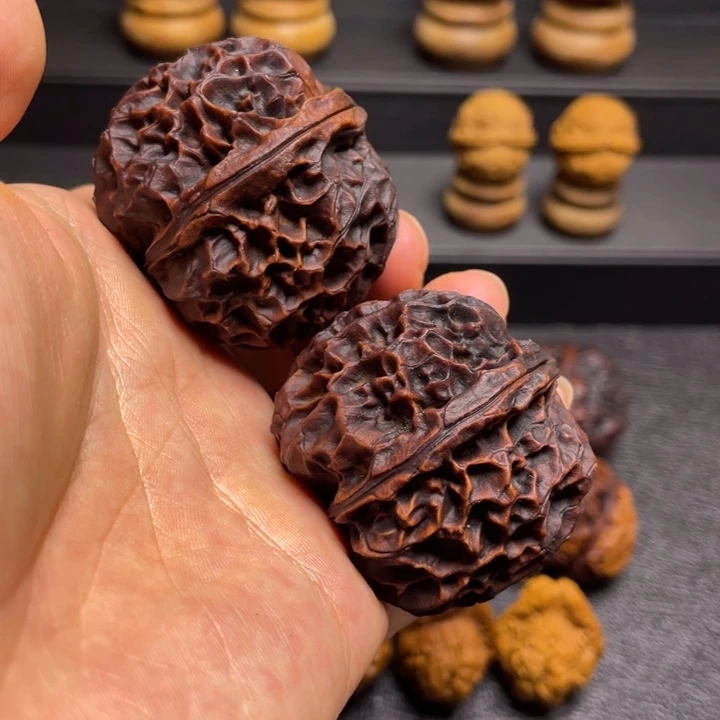 文玩核桃吊坠F牡丹