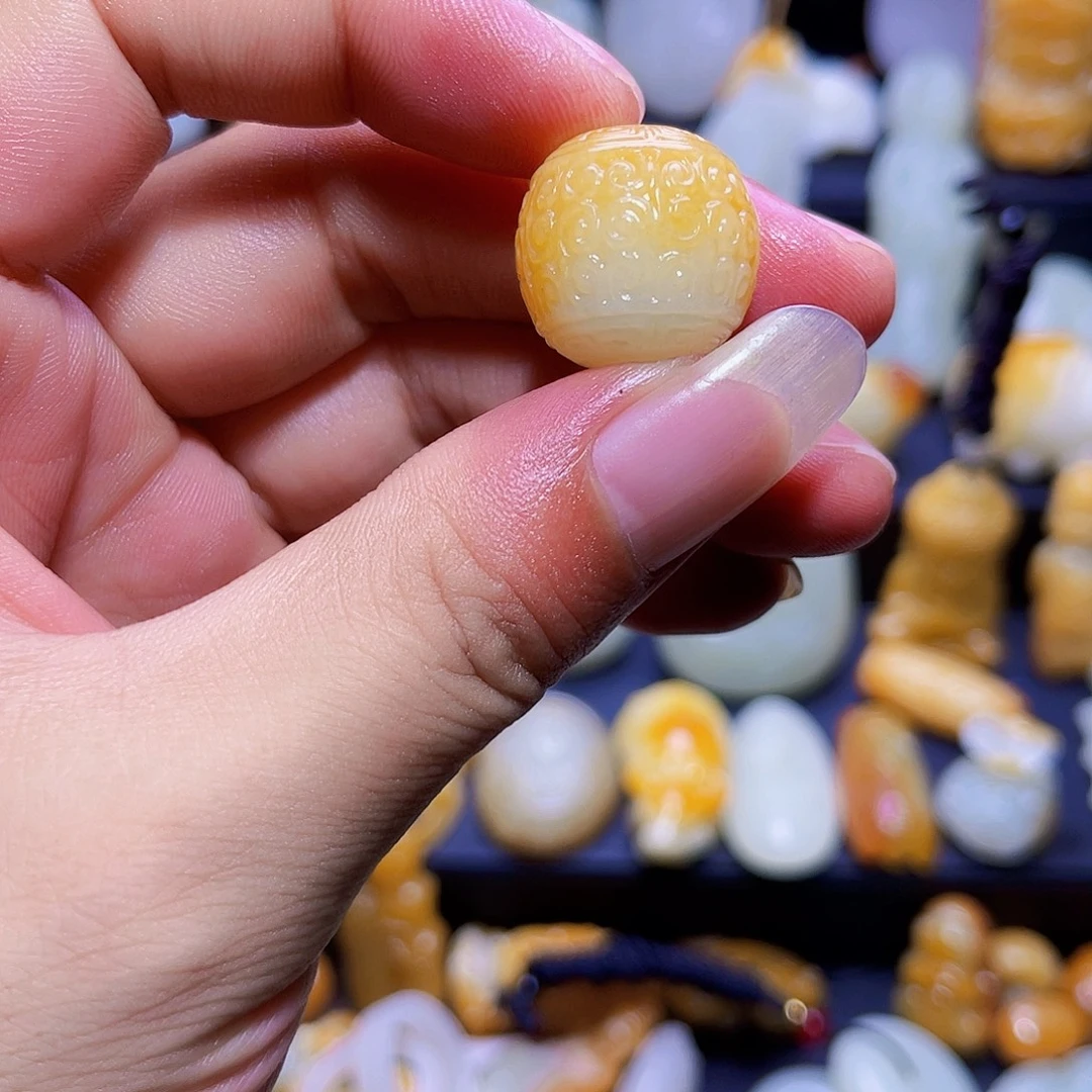 嗨***了和田玉未镶嵌颈饰