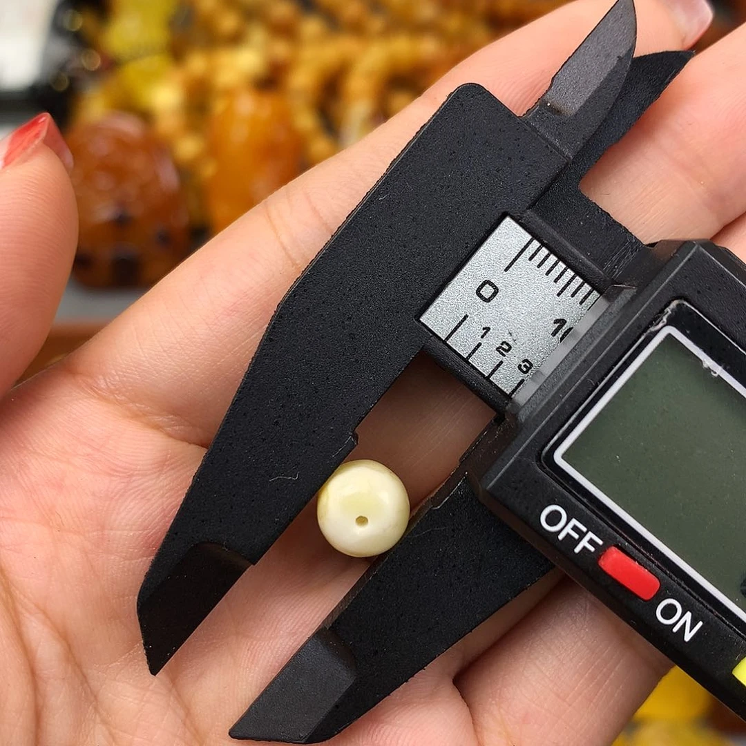 未镶嵌琥珀珠宝奇石