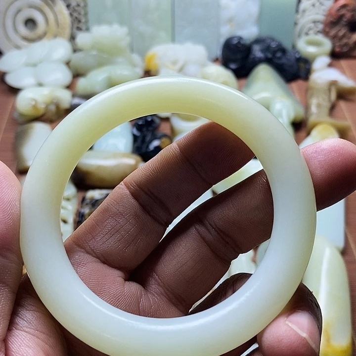 肖***子和田玉未镶嵌挂件