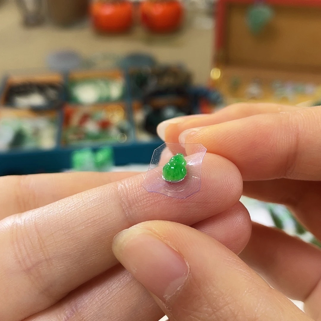 翡翠未镶嵌颈饰葫芦蛋面