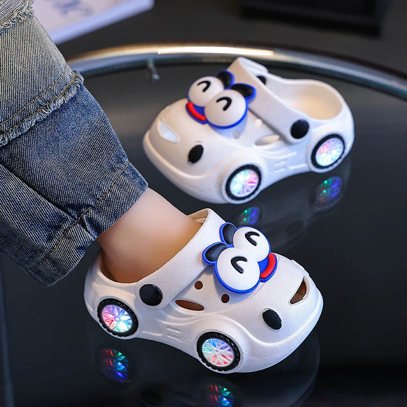 儿童洞洞鞋男童夏季卡通炫酷汽车亮灯发光女宝宝拖鞋防滑儿童凉鞋