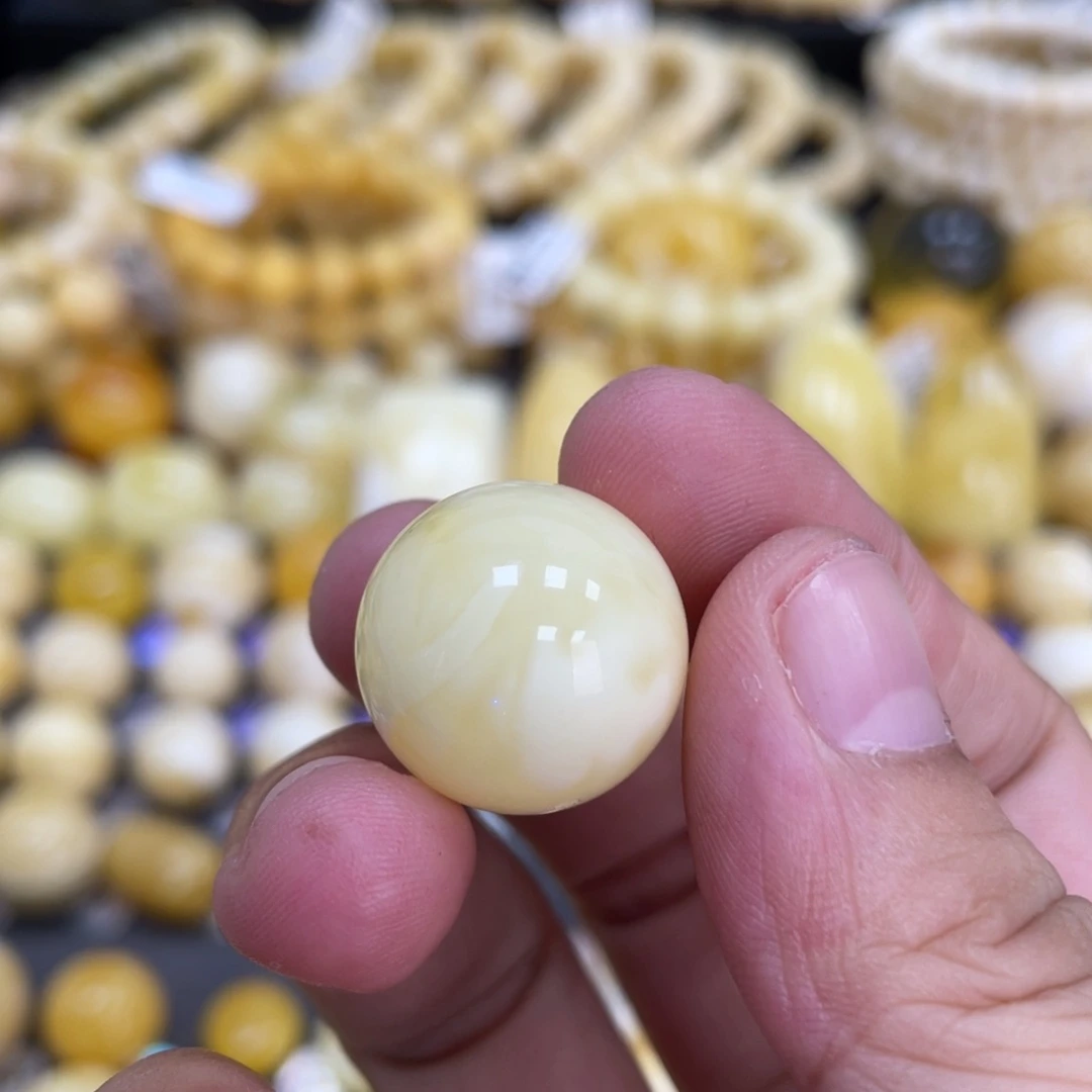 未镶嵌蜜蜡裸石18.4mm瑕疵白花