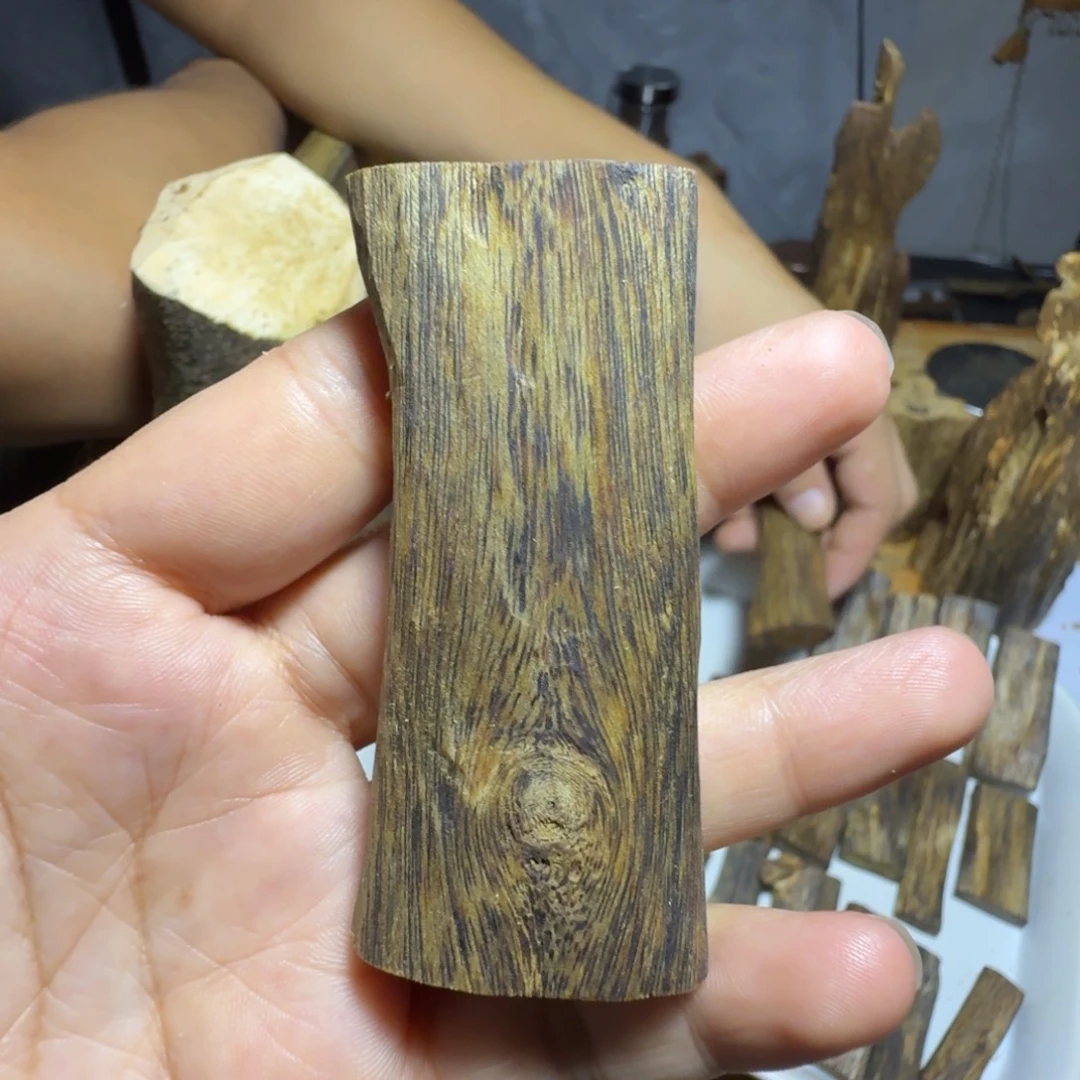 沉香块料沉香块料乌身圆叶无事牌11克