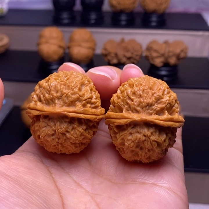 文玩核桃把件珊瑚绣球3