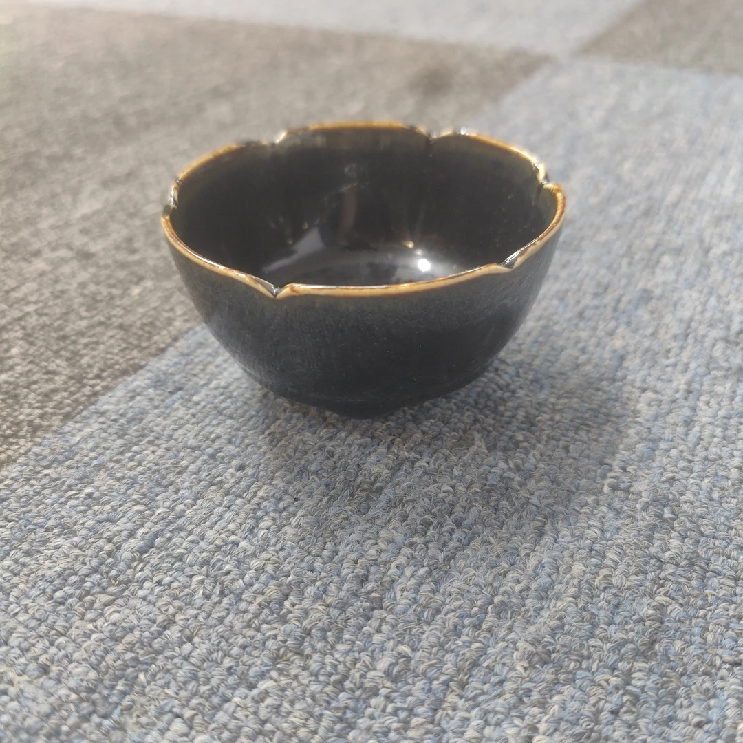 古陶瓷黑釉花瓣口压手杯