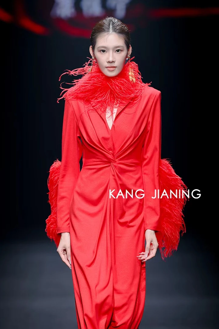 【耀世专享】2026冬季秀场高奢正红色礼服裙KX25L488