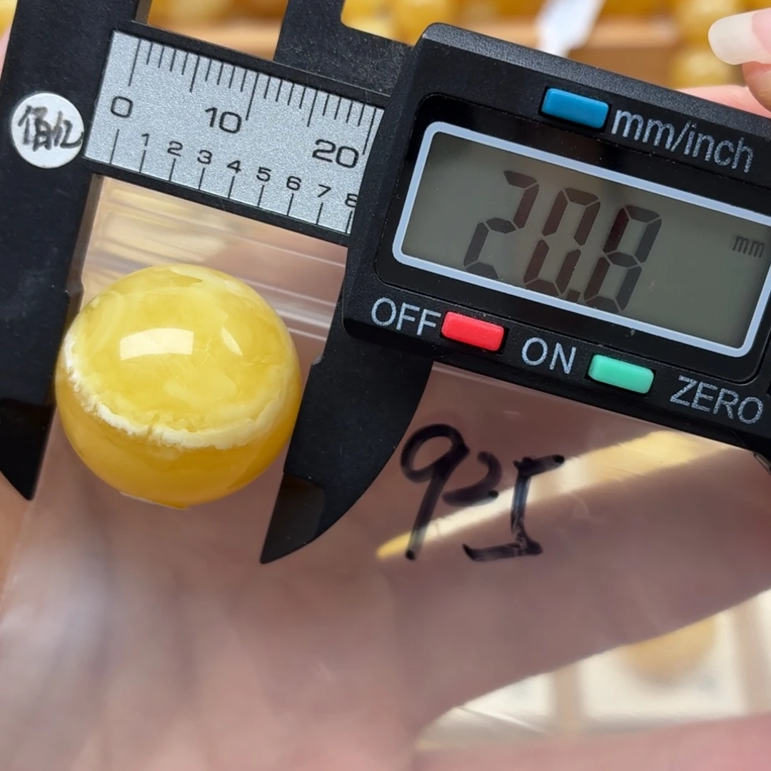 自***阳琥珀未镶嵌裸石蜜蜡