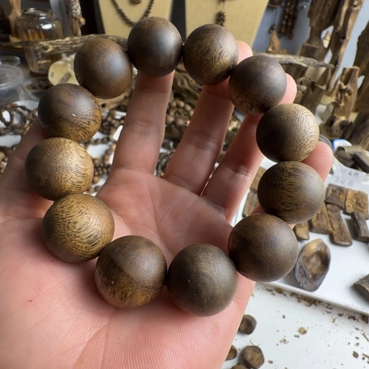 小***8沉香碎屑沉香奇楠沉香2.0规格30克重单圈圆一条