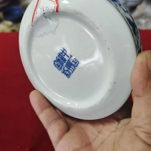 瓷片瓷片，各种摆件，均有瑕疵。沙锅！