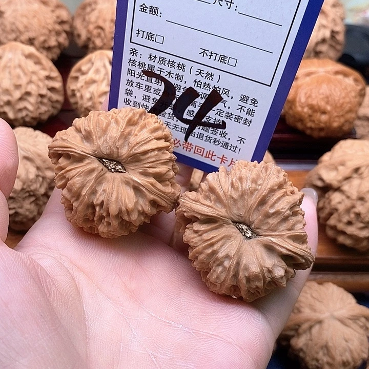 桃核吊坠南疆石狮子头43