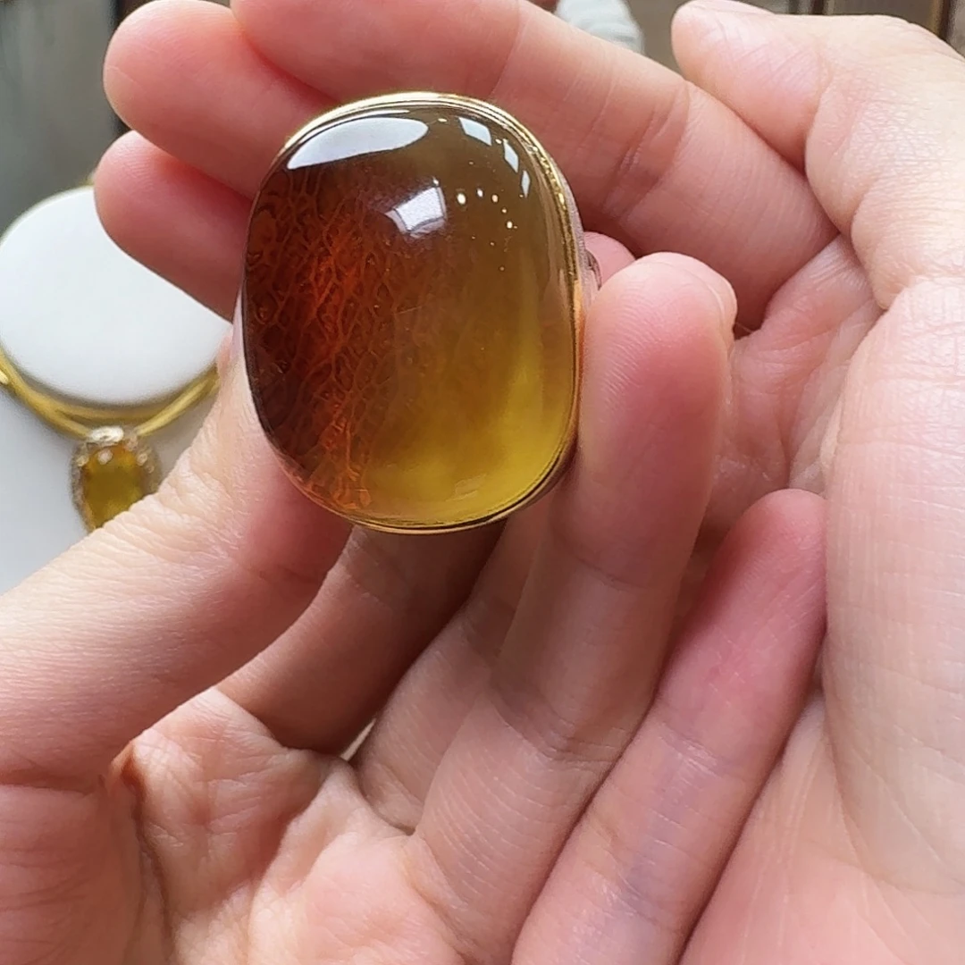 琥珀未镶嵌颈饰戒指