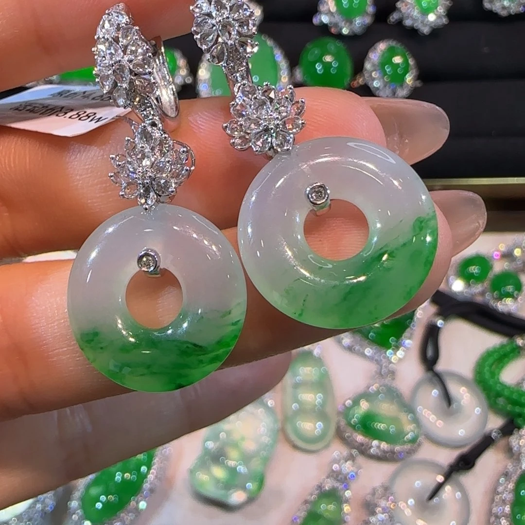 翡翠18K金镶嵌耳饰平安扣