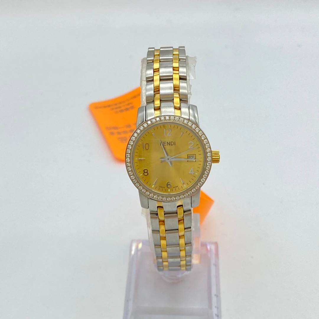 95新 FENDI/芬迪 女士系列/28MM/石英/后镶钻