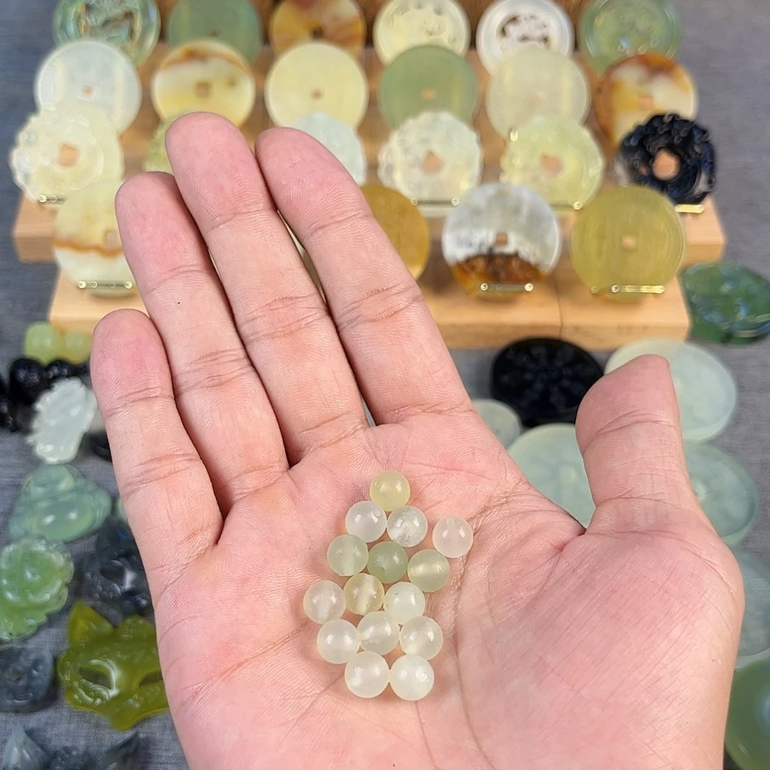 夏***茶未镶嵌蛇纹石玉颈饰