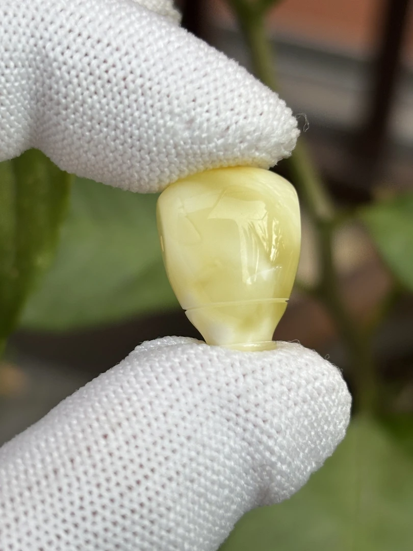 4606天然蜜蜡琥珀三通配饰13.7x18.5x11.4mm