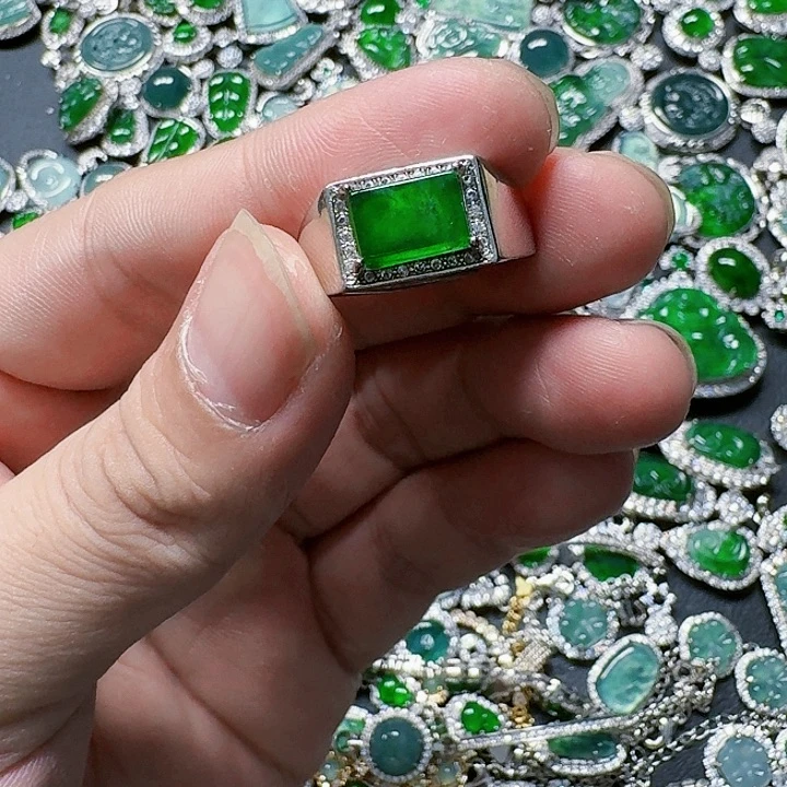 翡翠颈饰未镶嵌天然A货翡翠放漏