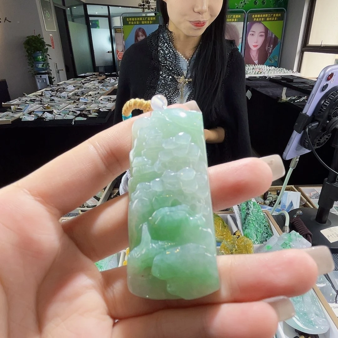 颈饰未镶嵌翡翠一个