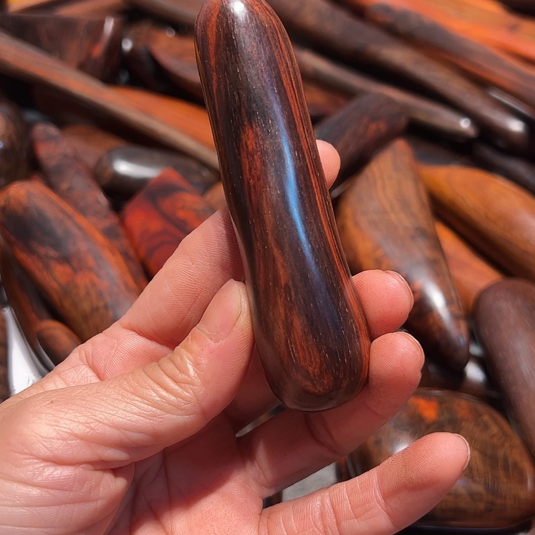 交趾黄檀（大红酸枝）宇****）