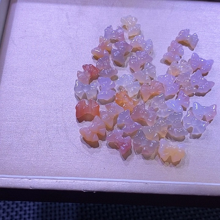 未镶嵌颈饰玛瑙/玉髓蝴蝶结一个