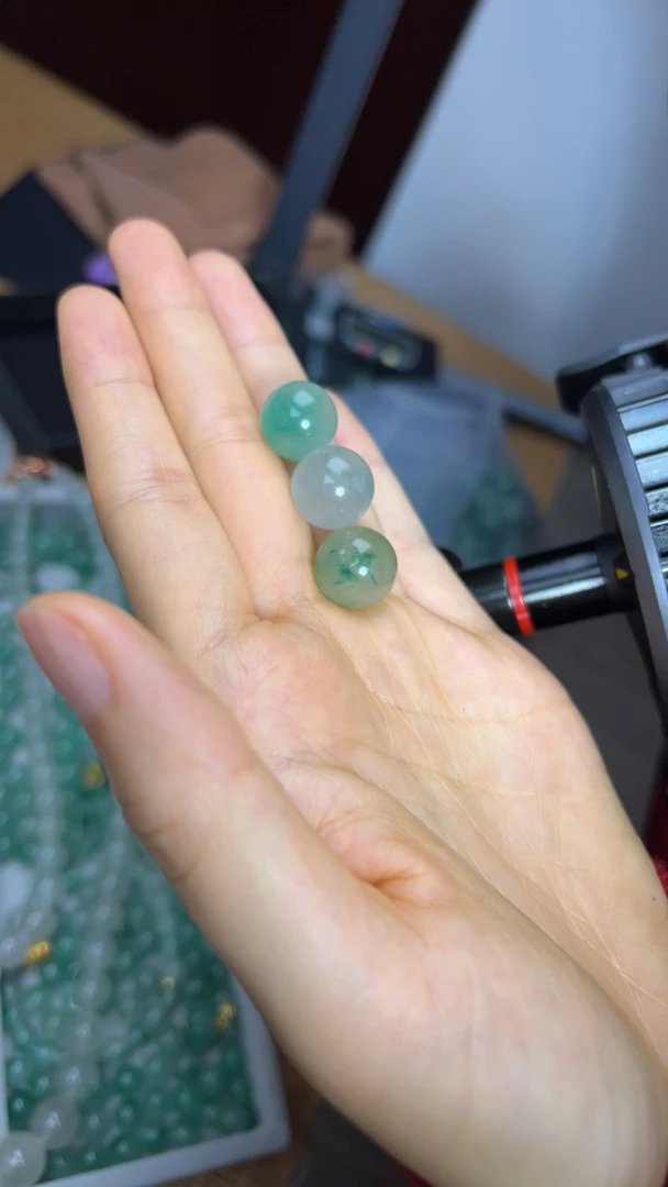 天然冰透飘花独龙玉翠圆珠精致美观
