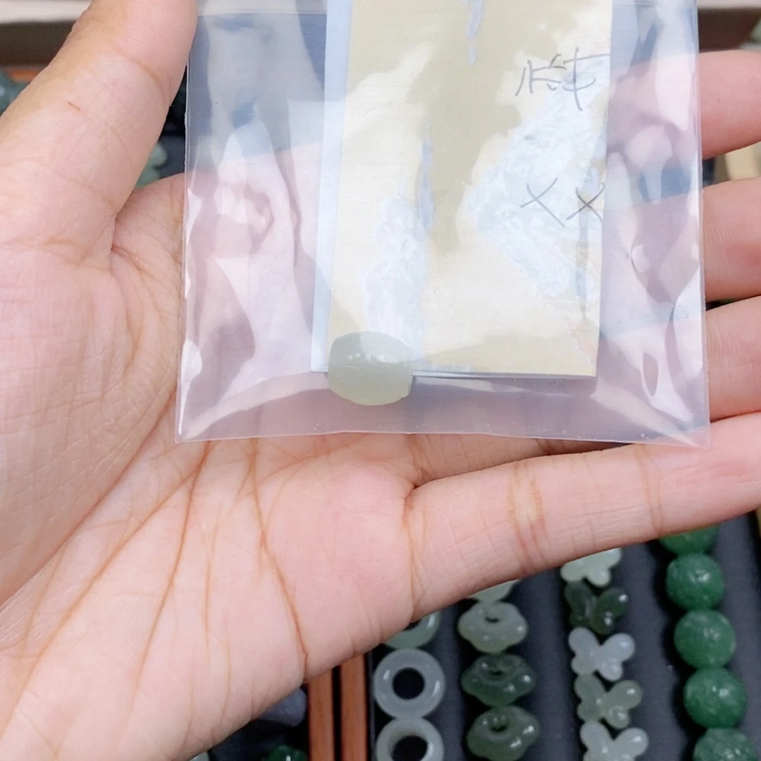 爻***弈和田玉未镶嵌颈饰